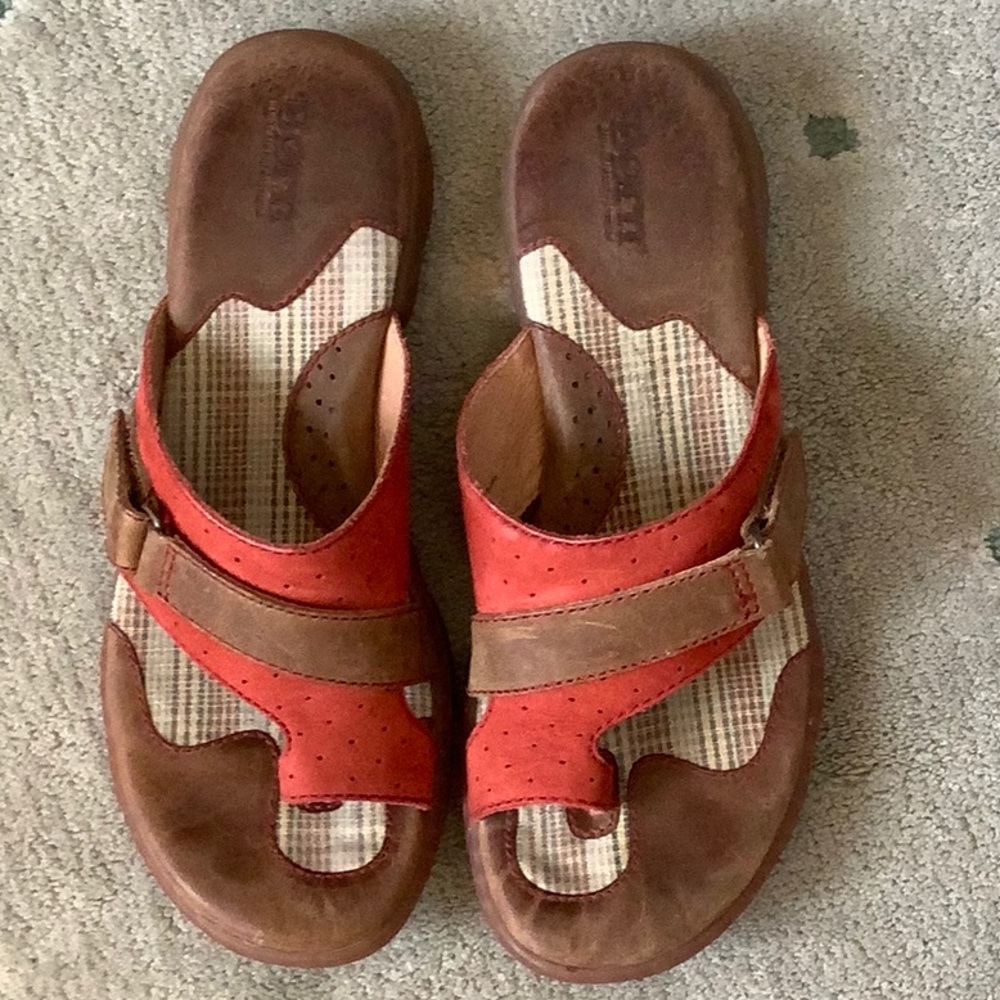 BORN Rust/Tan Toe ring sandals SZ8/39
